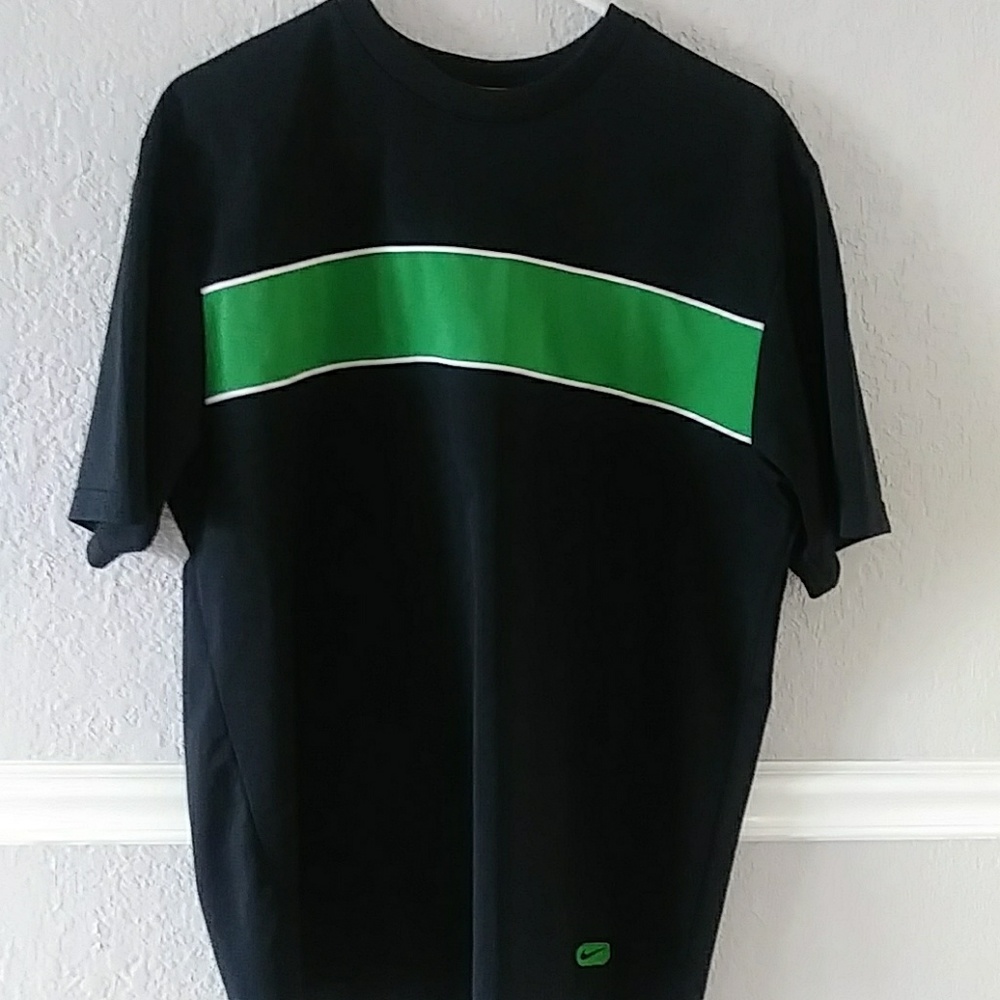 Nike black and green shirt sz L
